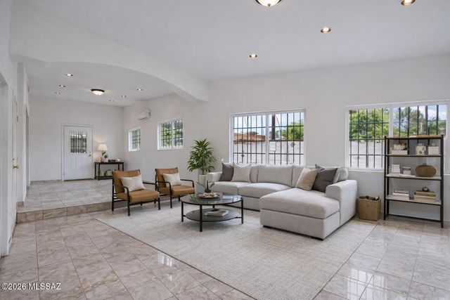 5940 E North Street, Tucson, AZ 85712