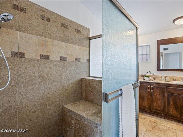 5940 E North Street, Tucson, AZ 85712