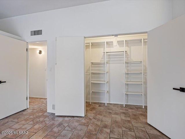 5940 E North Street, Tucson, AZ 85712