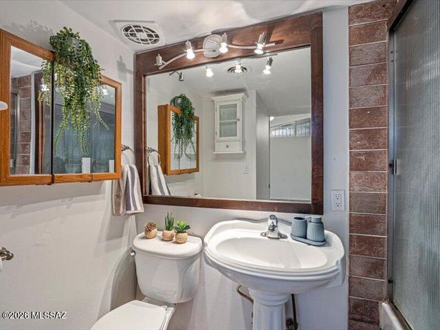 5940 E North Street, Tucson, AZ 85712