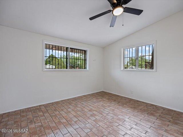 5940 E North Street, Tucson, AZ 85712