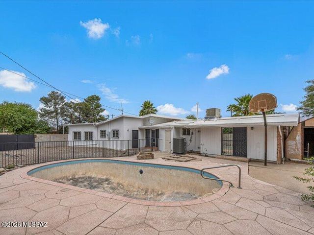 5940 E North Street, Tucson, AZ 85712