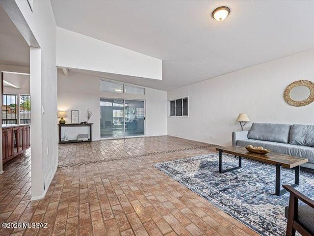 5940 E North Street, Tucson, AZ 85712