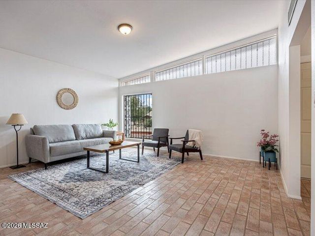 5940 E North Street, Tucson, AZ 85712