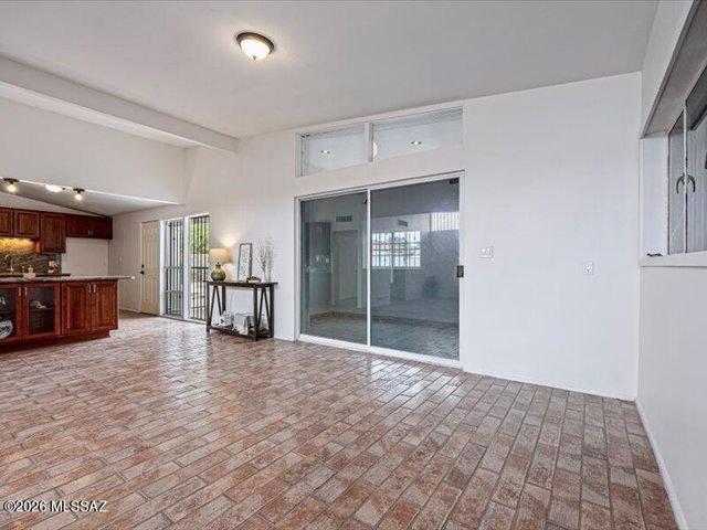 5940 E North Street, Tucson, AZ 85712