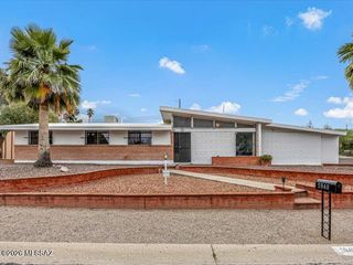 5940 E North Street, Tucson, AZ 85712