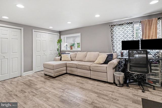 900 WOODLAWN DR, Lansdale, PA 19446