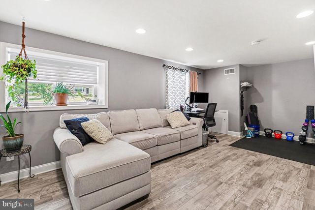 900 WOODLAWN DR, Lansdale, PA 19446