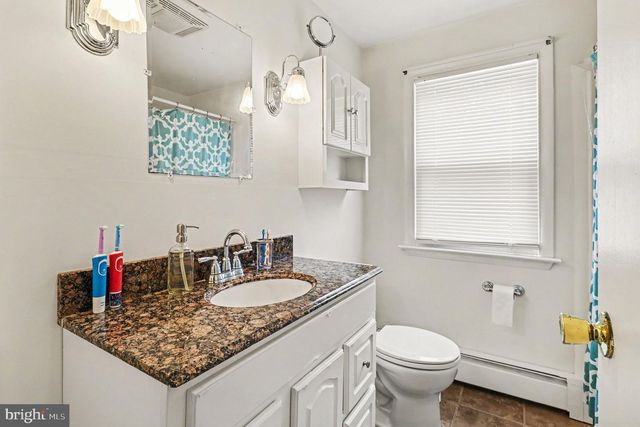 900 WOODLAWN DR, Lansdale, PA 19446