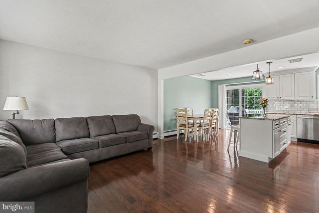 900 WOODLAWN DR, Lansdale, PA 19446