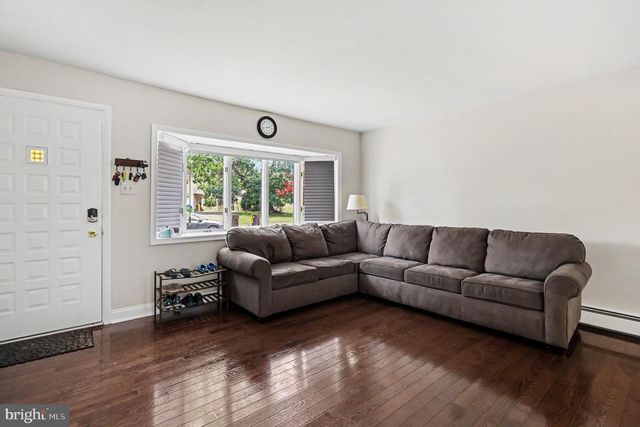 900 WOODLAWN DR, Lansdale, PA 19446
