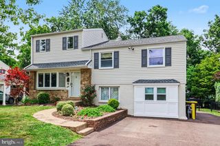900 WOODLAWN DR, Lansdale, PA 19446