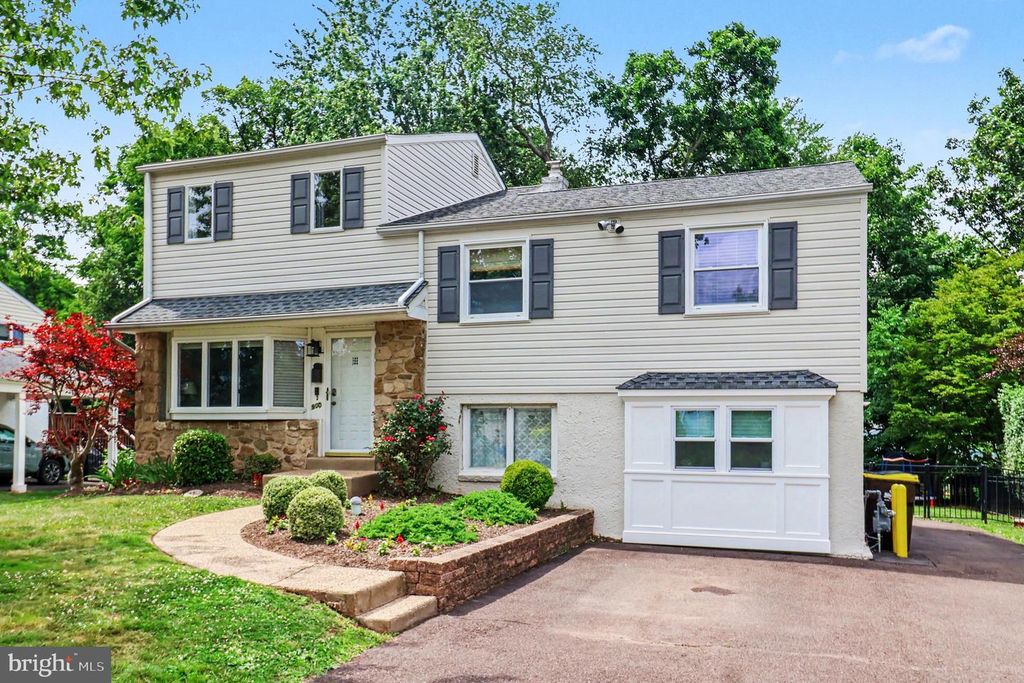 900 WOODLAWN DR, Lansdale, PA 19446