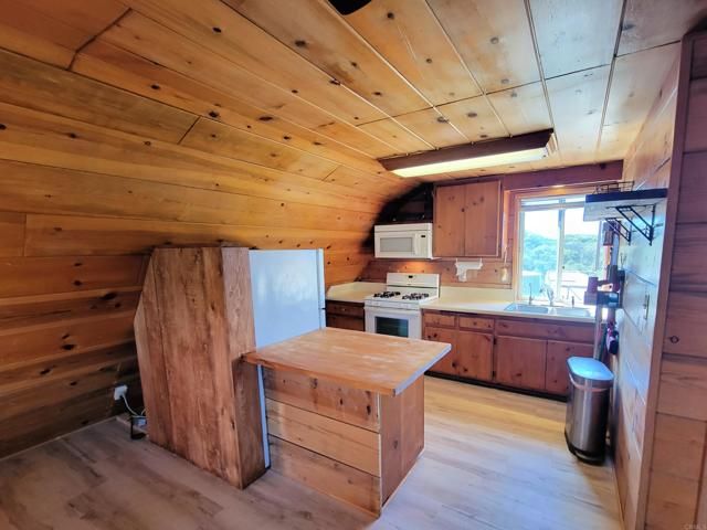 2494 Donnil Lane, Fallbrook, CA 92028