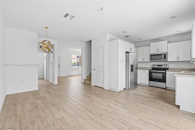 2431 SE 10th Ct, Homestead, FL 33035