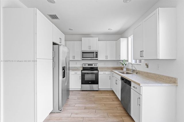 2431 SE 10th Ct, Homestead, FL 33035