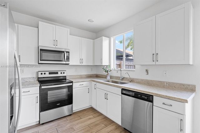 2431 SE 10th Ct, Homestead, FL 33035