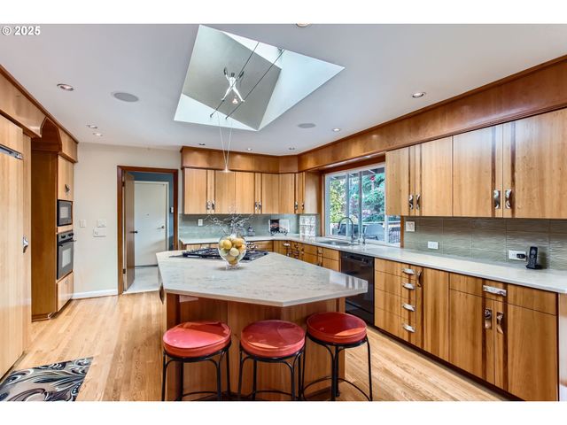 7145 Sw GABLE Pkwy, Portland, OR 97225