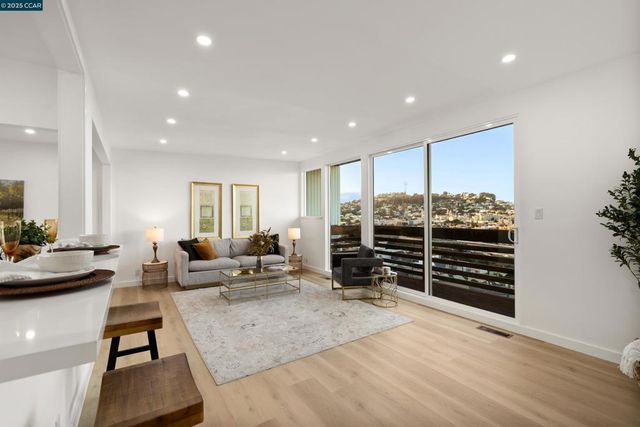 657 Silver Ave, San Francisco, CA 94134