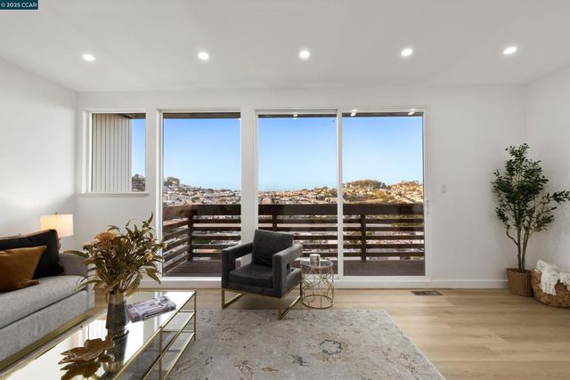 657 Silver Ave, San Francisco, CA 94134