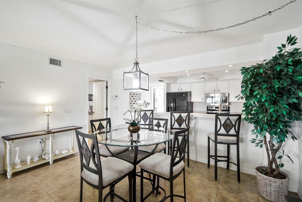 Image 12 of property listing at 1335 SAXONY CIRCLE 314, Punta Gorda, FL 33983