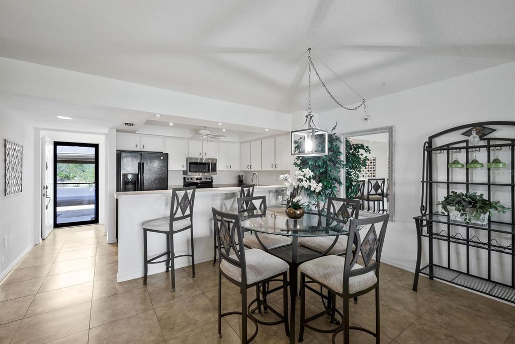 Image 3 of property listing at 1335 SAXONY CIRCLE 314, Punta Gorda, FL 33983