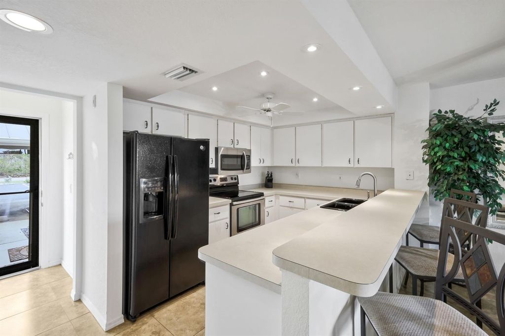 Image 7 of property listing at 1335 SAXONY CIRCLE 314, Punta Gorda, FL 33983