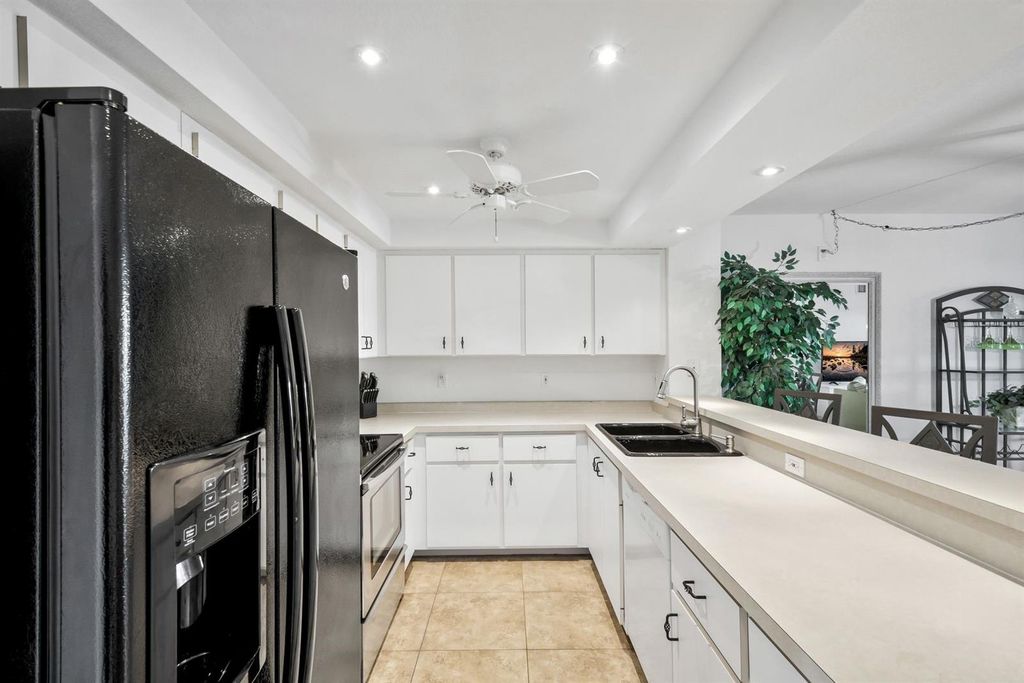 Image 9 of property listing at 1335 SAXONY CIRCLE 314, Punta Gorda, FL 33983