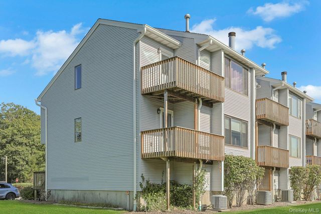 13 James Court, Nanuet, NY 10954