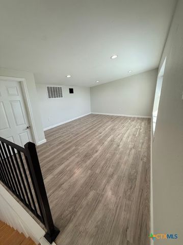 1226 Whispering Hills Drive, Canyon Lake, TX 78133