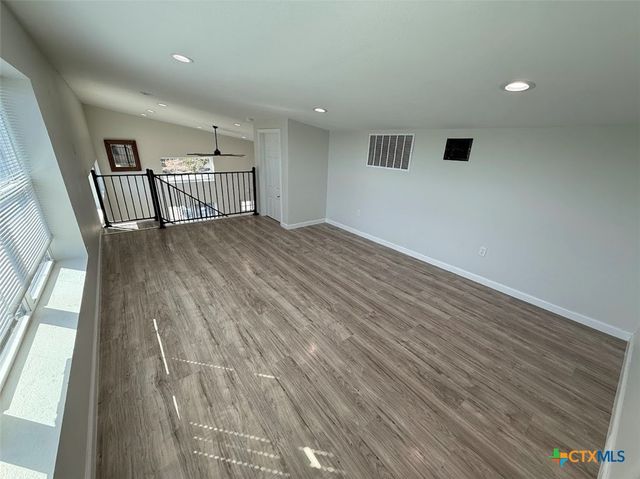 1226 Whispering Hills Drive, Canyon Lake, TX 78133