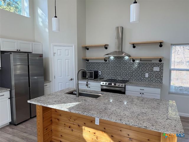 1226 Whispering Hills Drive, Canyon Lake, TX 78133