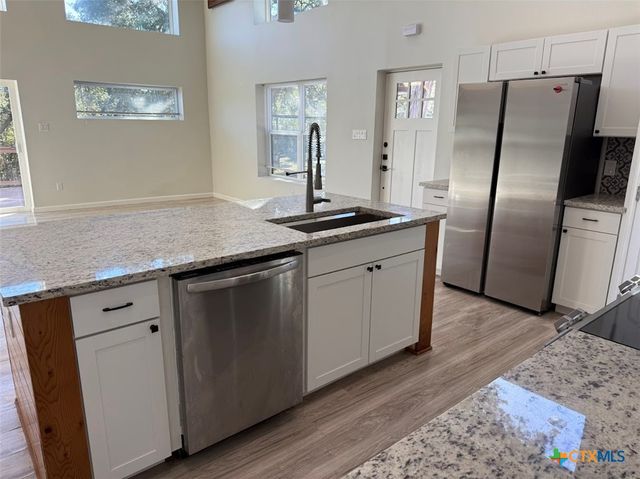 1226 Whispering Hills Drive, Canyon Lake, TX 78133