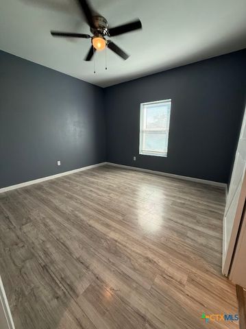 1226 Whispering Hills Drive, Canyon Lake, TX 78133