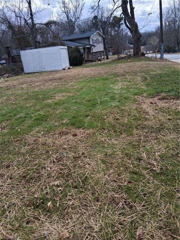 1300 Rotherwood Road, Greensboro, NC 27406