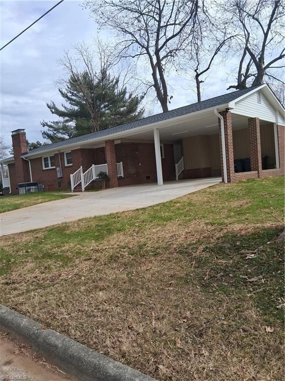 1300 Rotherwood Road, Greensboro, NC 27406