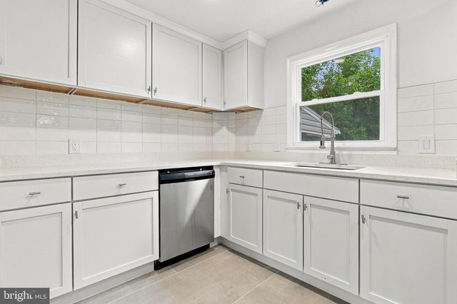 135 BLAKELEY PL, Charles Town, WV 25414