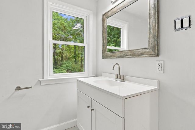 135 BLAKELEY PL, Charles Town, WV 25414
