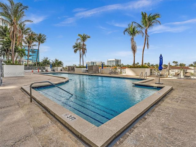 3029 NE 188th St 503, Aventura, FL 33180