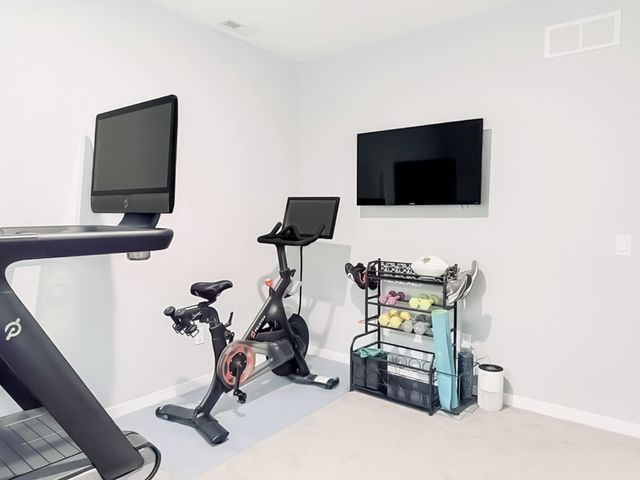 9110 Spring Crest Lane, West Des Moines, IA 50266