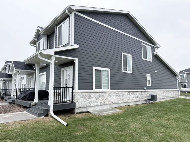 9110 Spring Crest Lane, West Des Moines, IA 50266