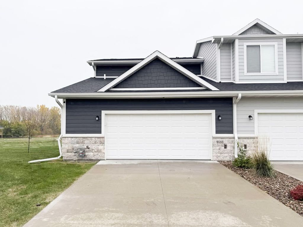 9110 Spring Crest Lane, West Des Moines, IA 50266
