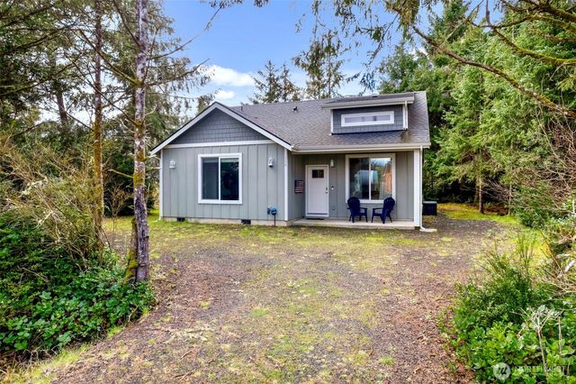 136 Spruce Loop SW, Ocean Shores, WA 98569