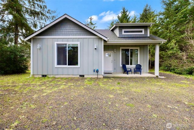 136 Spruce Loop SW, Ocean Shores, WA 98569