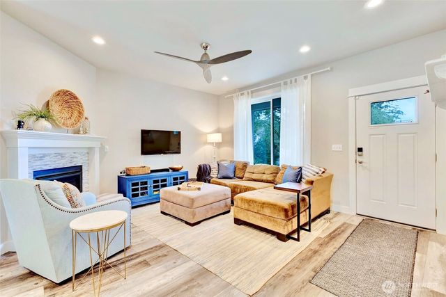 136 Spruce Loop SW, Ocean Shores, WA 98569