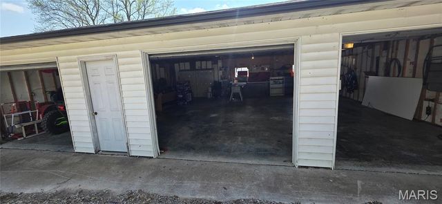 925 Lehmen Drive, Chester, IL 62233