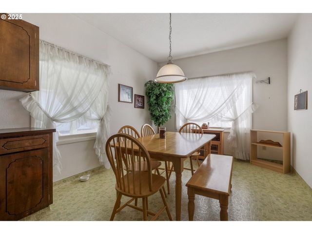48025 Nw STROHMAYER Rd, Forest Grove, OR 97116
