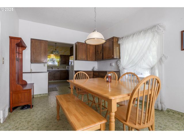 48025 Nw STROHMAYER Rd, Forest Grove, OR 97116