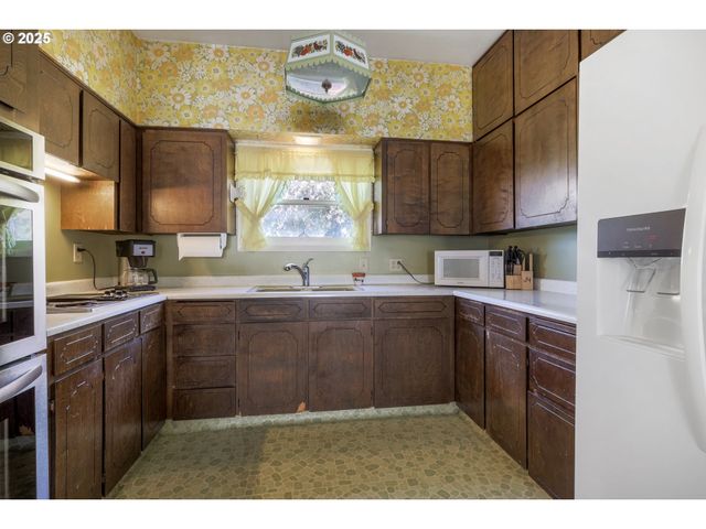 48025 Nw STROHMAYER Rd, Forest Grove, OR 97116