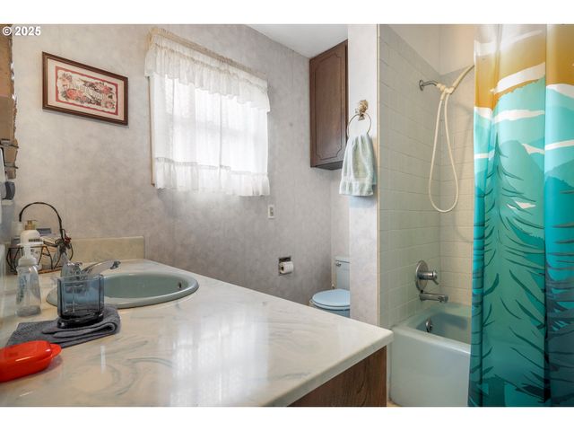 48025 Nw STROHMAYER Rd, Forest Grove, OR 97116